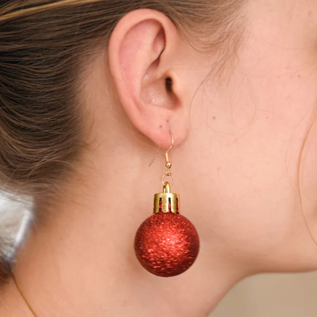 oorbellen kerstbal rood-glitter