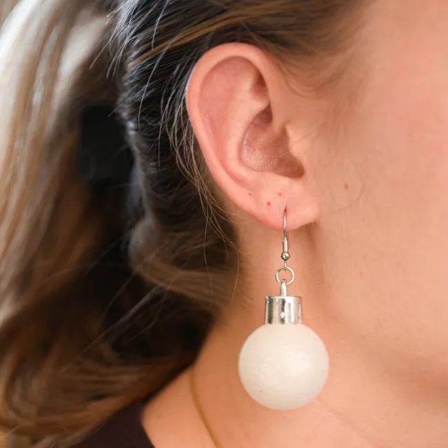 oorbellen kerstbal wit-glitter