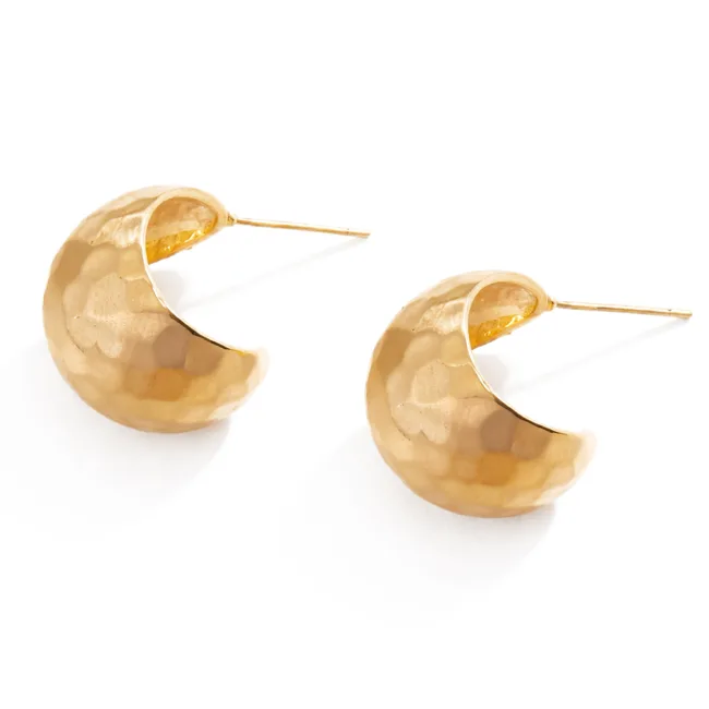 Elise hammered huggie oorringen